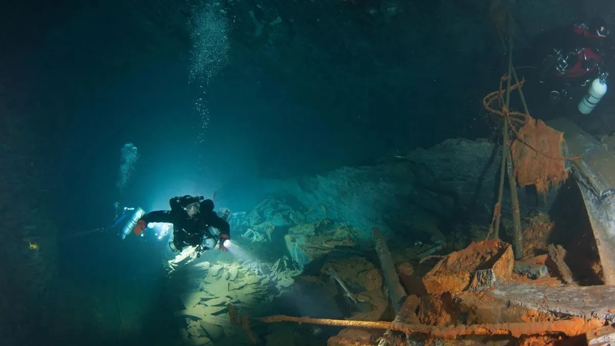 Bergwerktauchen im Schiefer